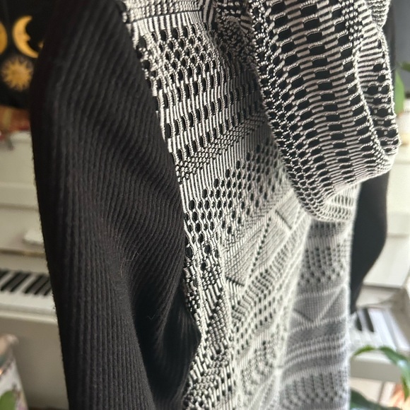 Luc Fontaine Geometric Black and White Long Sleeve Mini Dress Size 04 - Picture 9 of 16